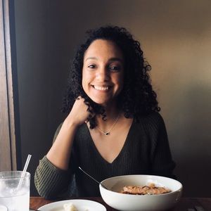 Meet your Posher, Debora